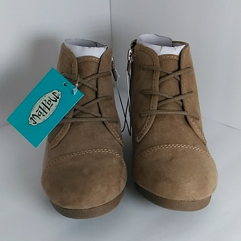Girls boots
